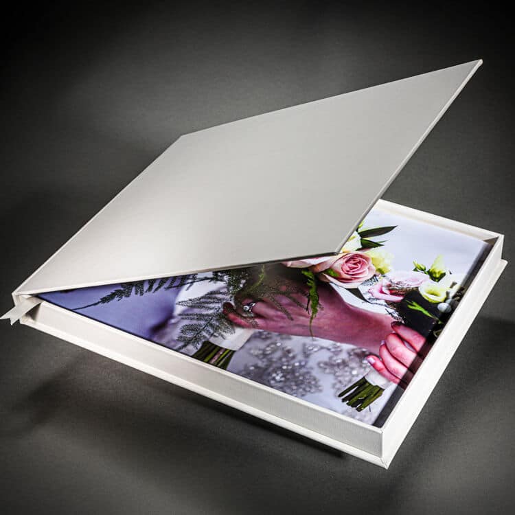 LINEN BOOKS